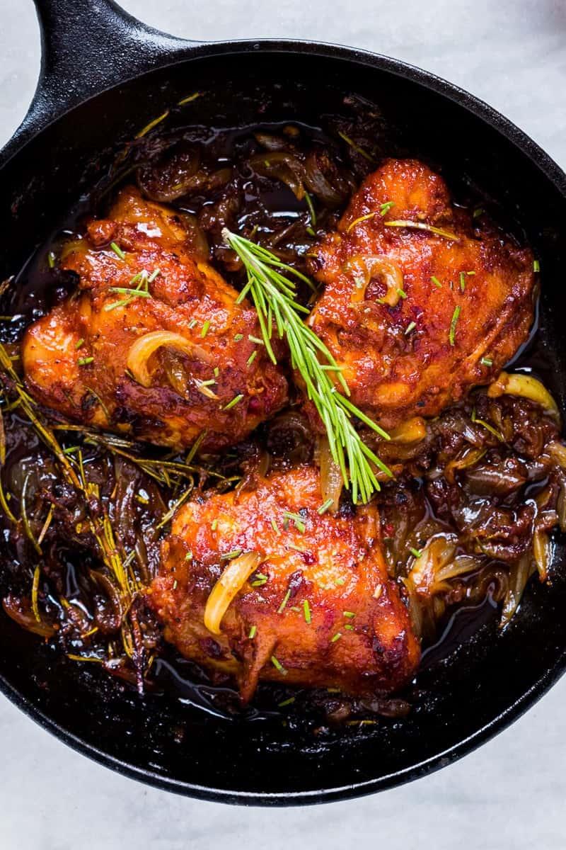 Insanely delicious recipe for 5 ingredient, gluten free caramelized onion and rosemary chicken which takes 30 minutes and only one pan, so no cleanup required!