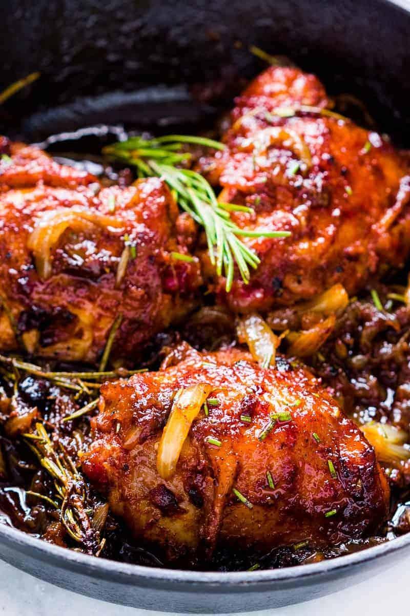 Insanely delicious recipe for 5 ingredient, gluten free caramelized onion and rosemary chicken which takes 30 minutes and only one pan, so no cleanup required!