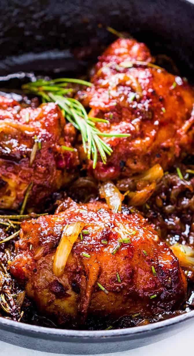 Insanely delicious recipe for 5 ingredient, gluten free caramelized onion and rosemary chicken which takes 30 minutes and only one pan, so no cleanup required!