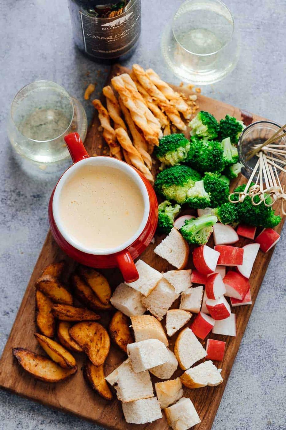 Easy Cheese Fondue Recipe with White Wine
