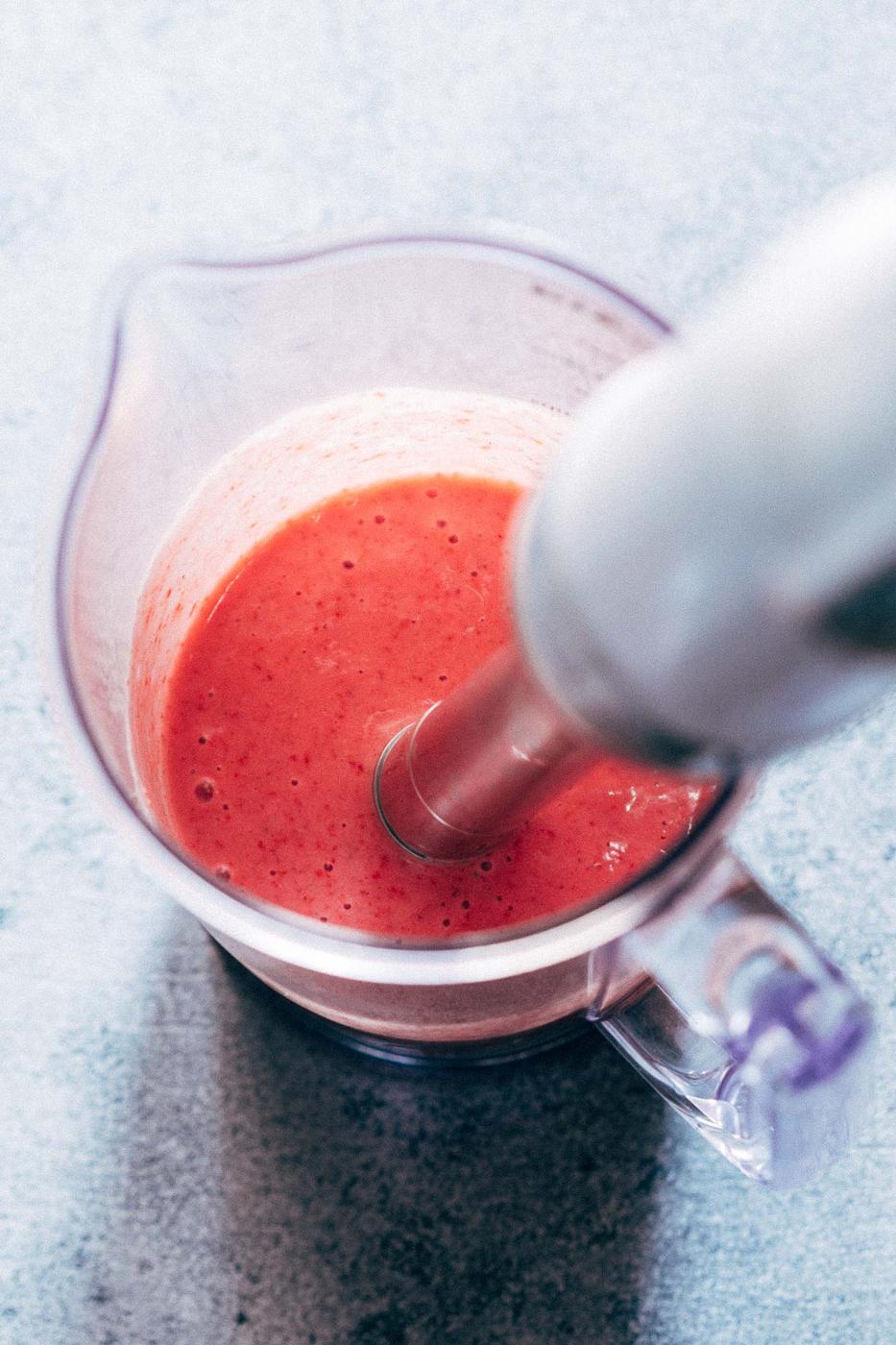 Frozen strawberry greek yogurt smoothie is thick, creamy and utterly delicious! This strawberry smoothie with yogurt is the perfect protein and nutrient rich 10 minute breakfast for busy days.