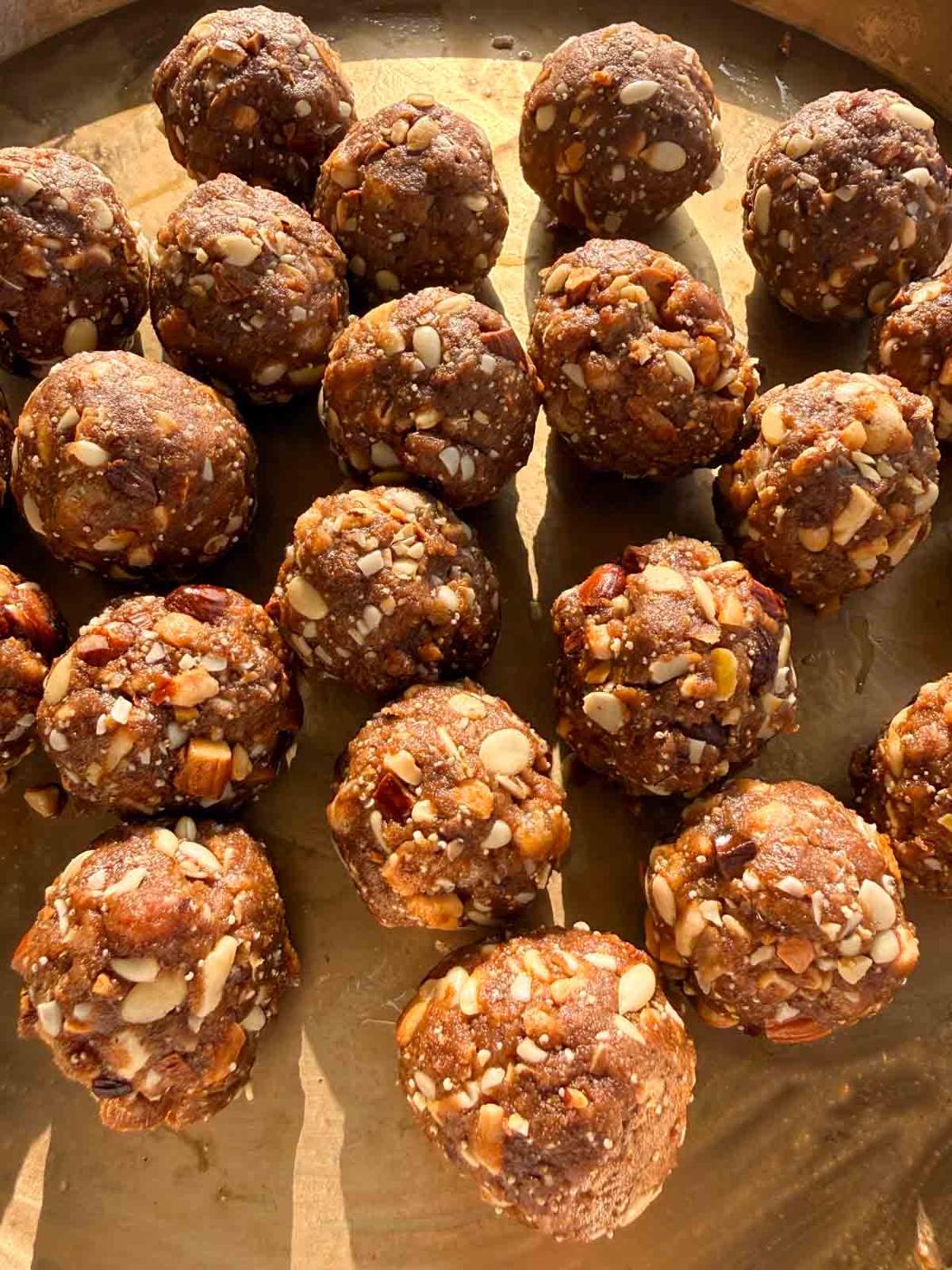 close up image of gond ke laddu to showcase their texture