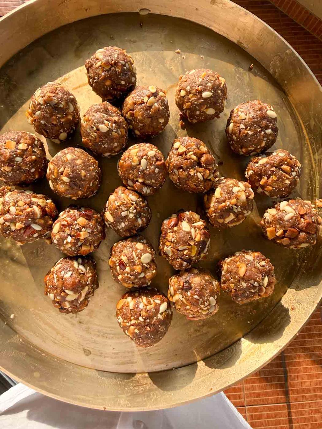 Gond Ke Laddu | Pinni | Dink Laddu