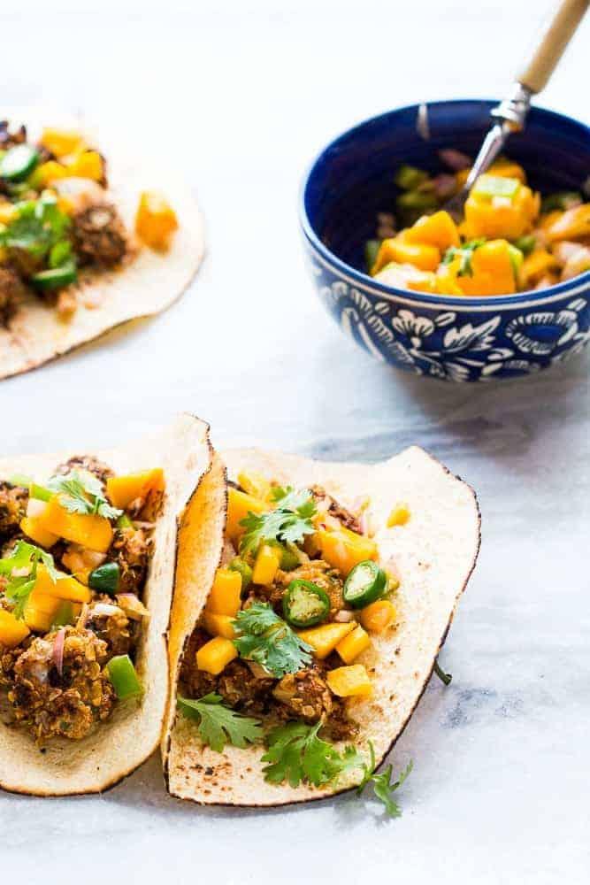 This recipe for super easy, healthy oats crusted fish tacos takes ONLY 15 mins from start to finish. Use cod, tilapia, red snapper or any other white fish. Instead of the usual cabbage slaw, I topped these with cilantro mango salsa for extra zing! Perfect for your next dinner/barbecue this summer!
