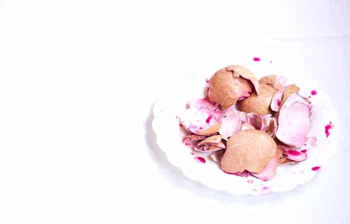 How To Make Naturally Dyed Eggs