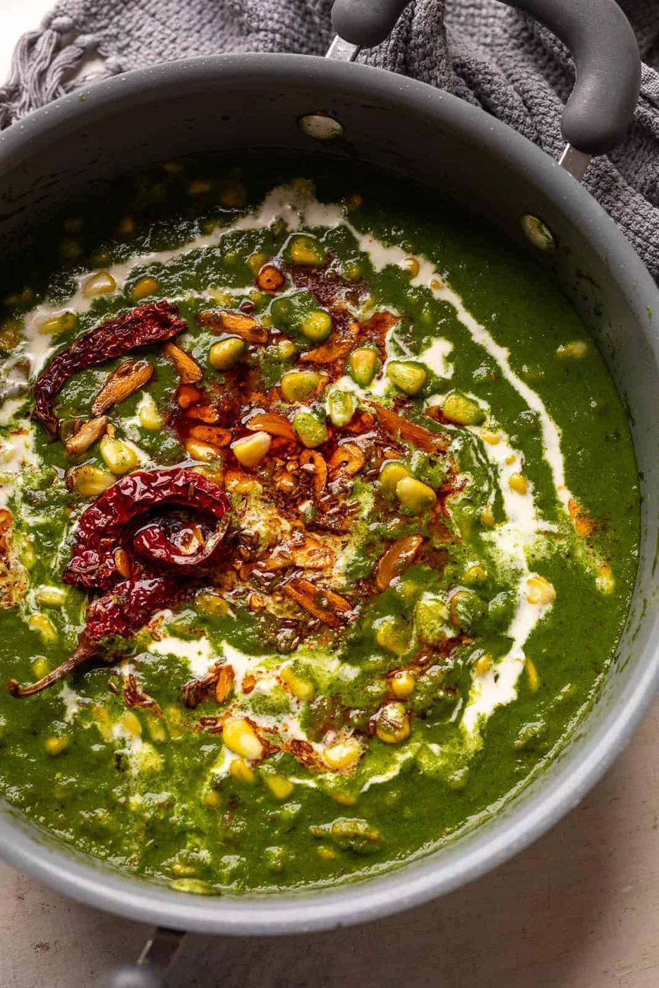 Lasooni Corn Palak | Makai Palak with Garlic Tadka