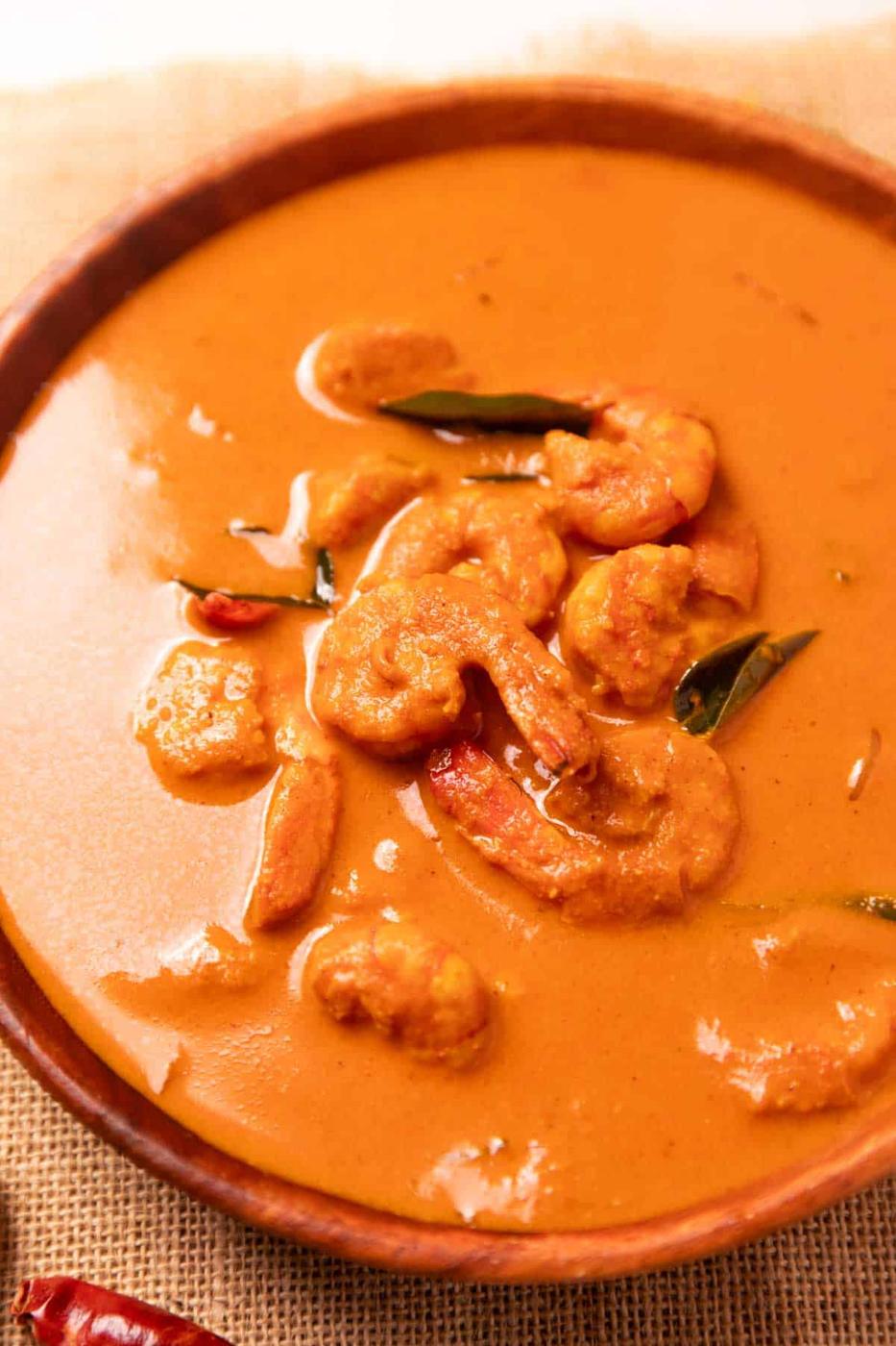 mangalorean prawn curry served in a wooden bowl