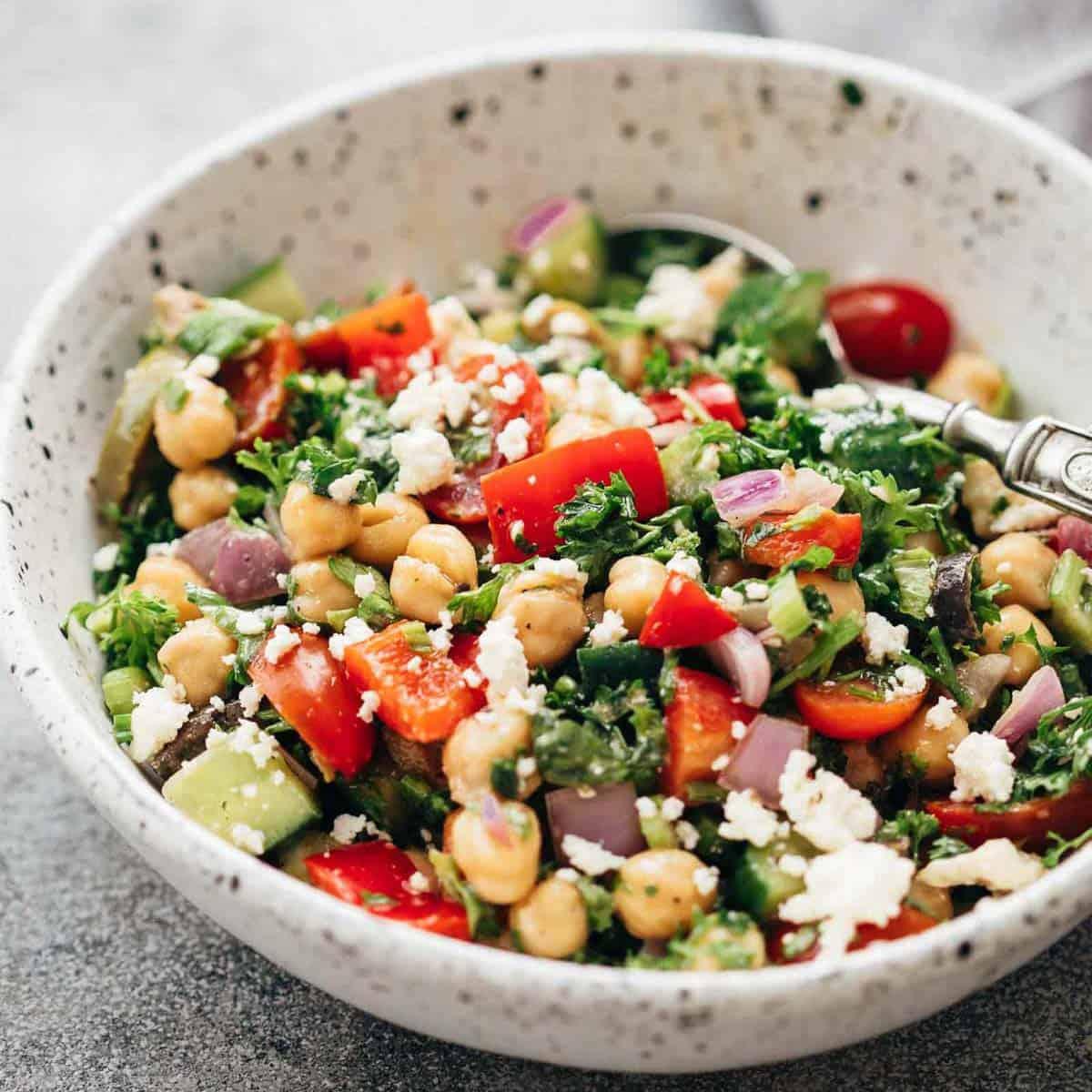 This Mediterranean Chickpea Salad is perfect lunch box material!