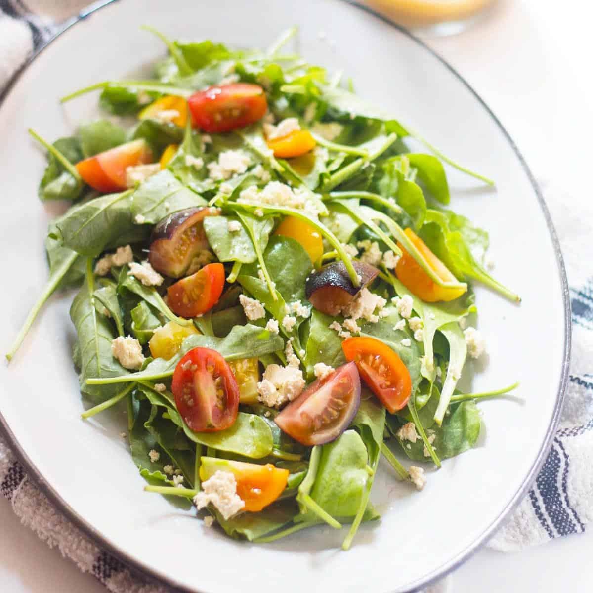 Spinach, Heirloom Tomato and Crumbled Tofu Salad with Roasted Garlic Dressing