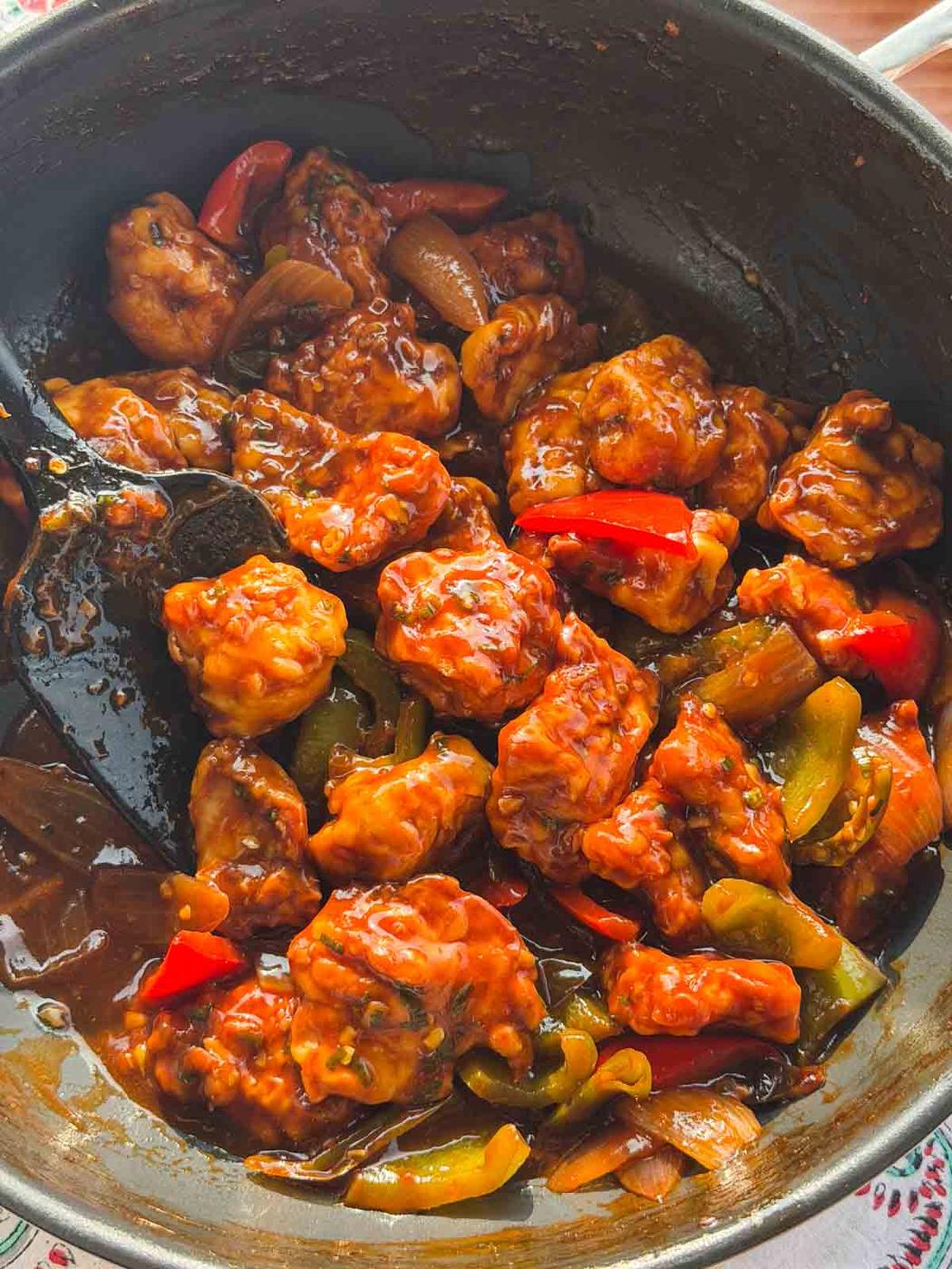 Spicy and Saucy Tangra Chilli Chicken | Kolkata Style