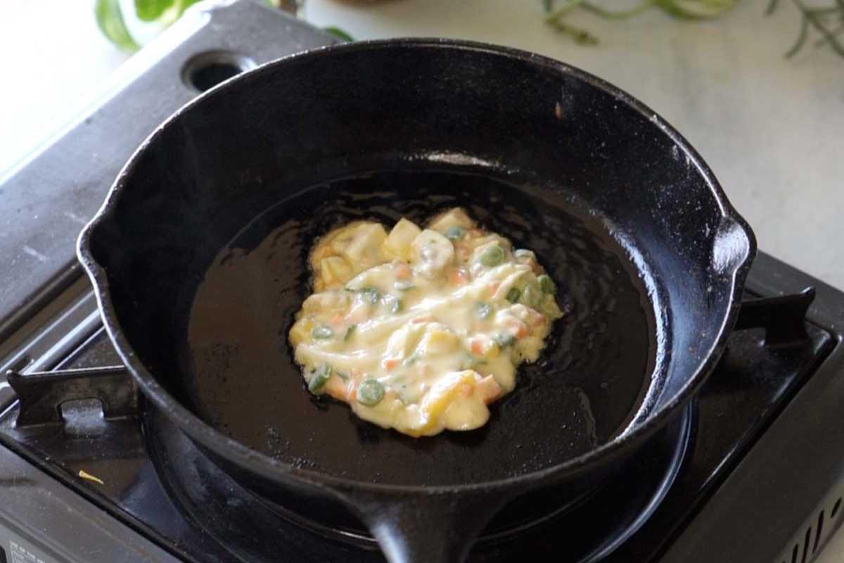 step by step picture of cooking the pancake