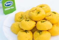 Simple Saffron Delights