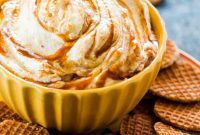 Golden Caramel Pumpkin Cheesecake Dip