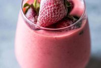 Effortless Frozen Strawberry Greek Yogurt Smoothie