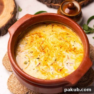 dahi tadka or chukauni served in an earthen bowl