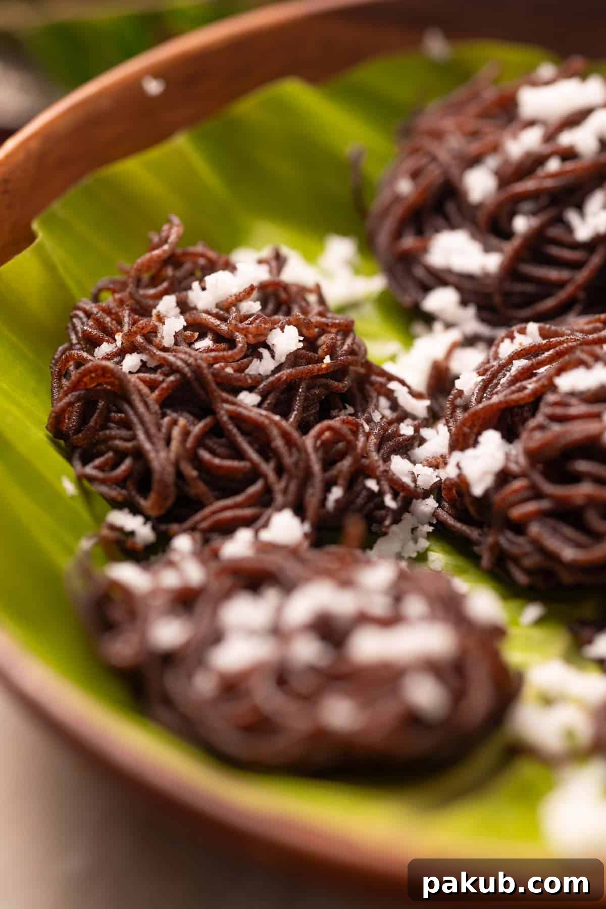 Ragi String Hoppers 3 Beautifully plated Ragi Idiyappam garnished with fresh coconut flakes, served on a banana leaf for an authentic touch.