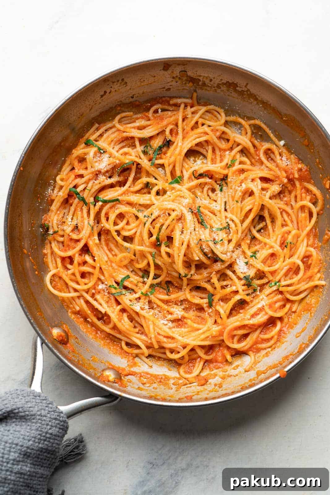 Easy Red Pasta Sauce 4 Freshly cooked spaghetti tossed in a rich, homemade red pasta sauce, served in a cast iron skillet.