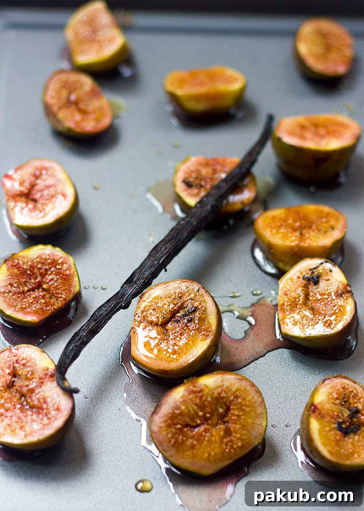 Fresh figs beautifully arranged, drizzled with golden honey, and accompanied by a fragrant vanilla bean, highlighting the key flavor components of the dessert.