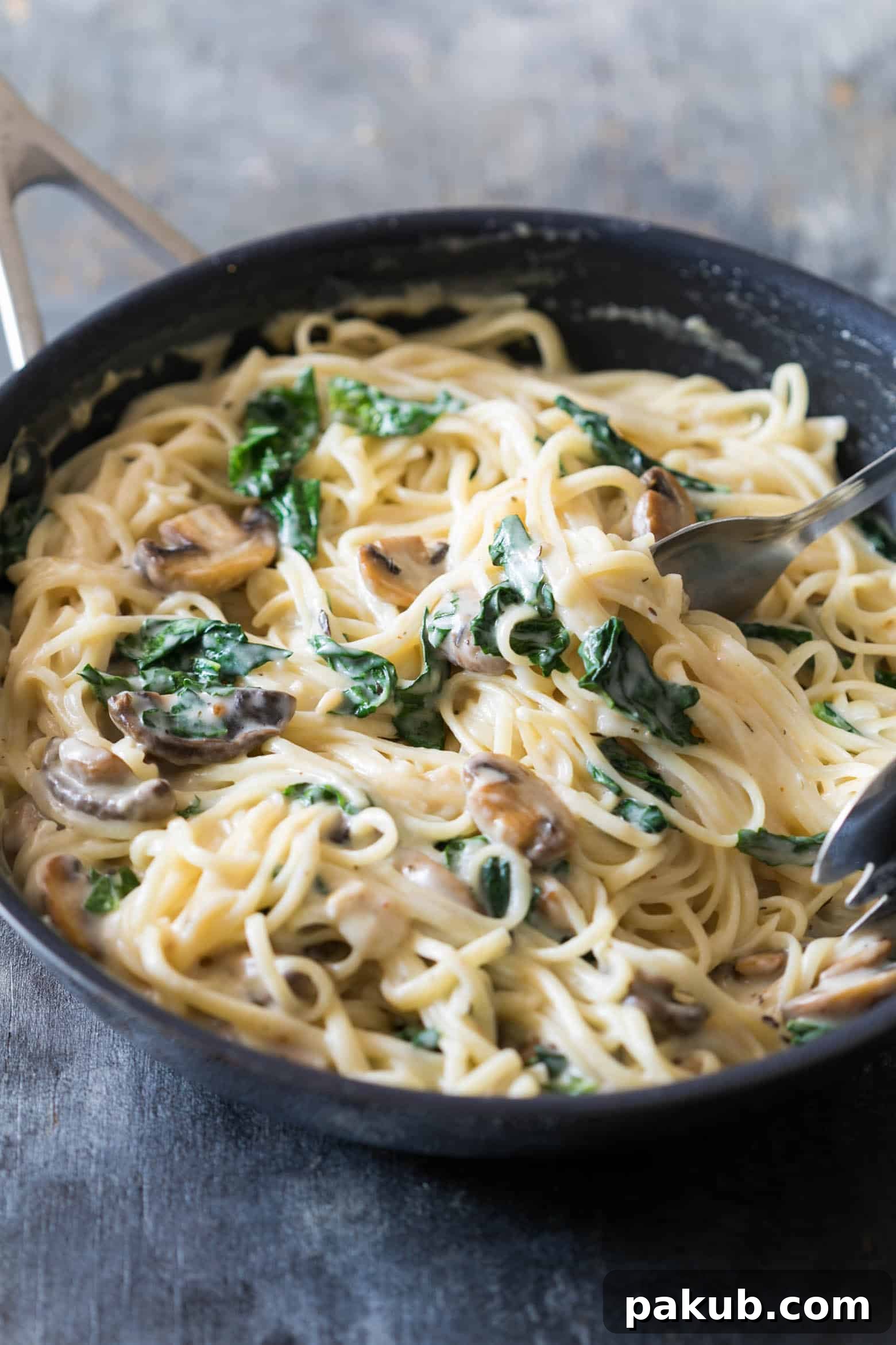 Lemon Kissed Mushroom Kale Linguine 2 A generous serving of creamy lemon mushroom kale linguine pasta, garnished with fresh parsley.