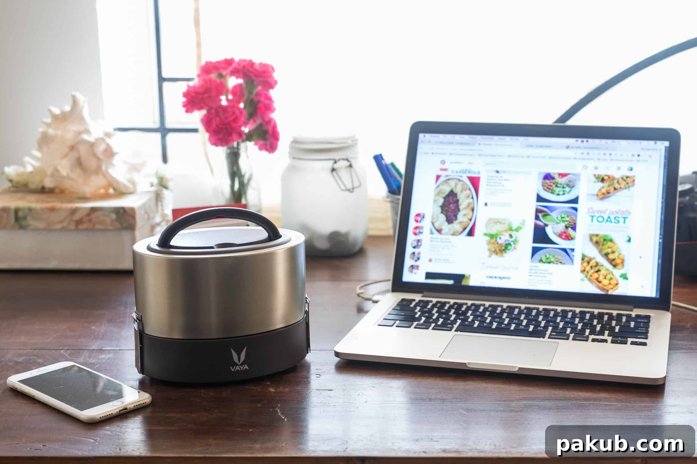 Elevate Your Adult Lunches with Vaya Tyffyns 2 Looking for lunch box ideas for adults that also happen to be healthy and hearty? Take a look at some fun lunch boxes for adults that will keep you full till dinner!
